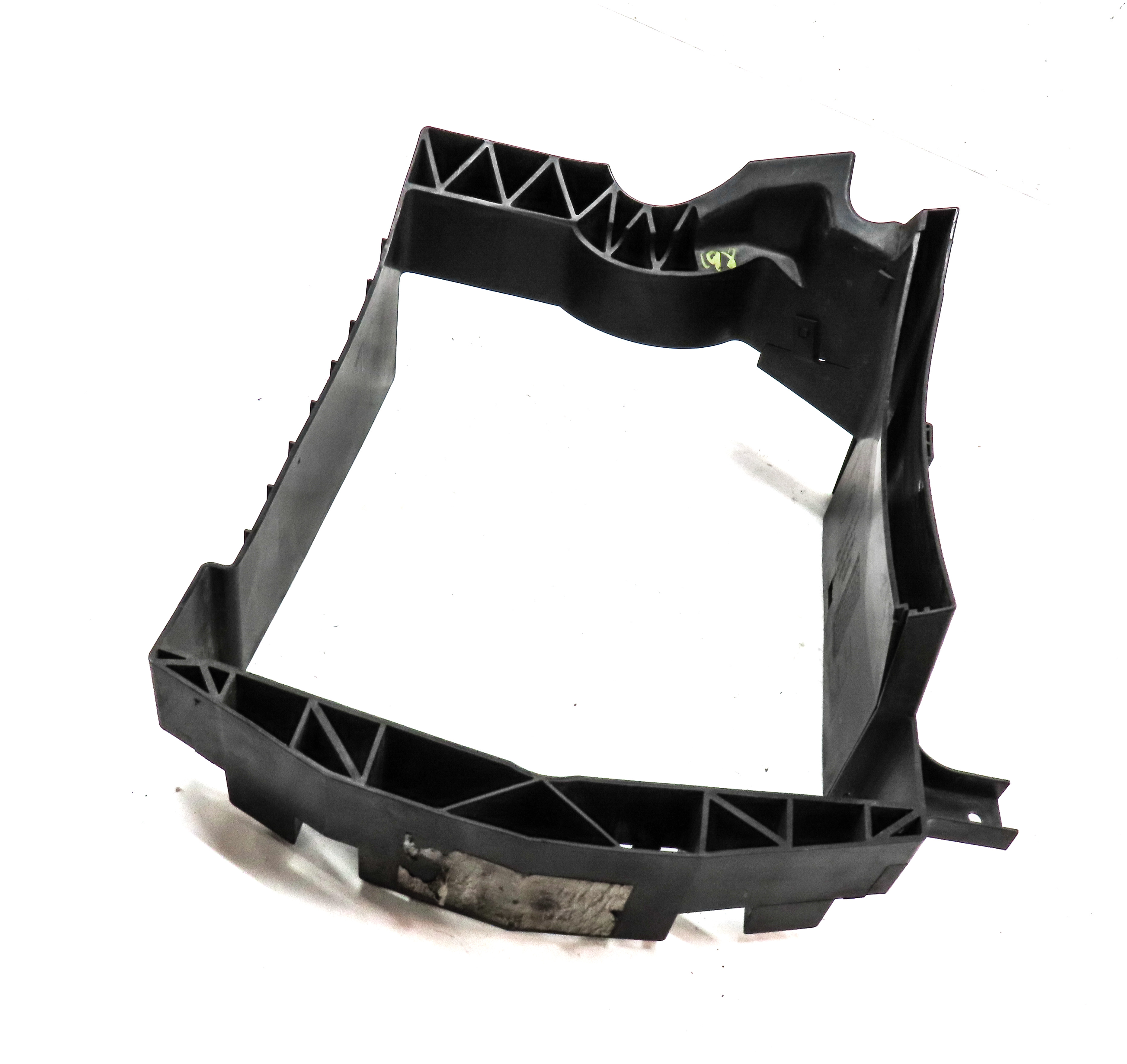 2017 LAND ROVER DISCOVERY (L462) FRONT LEFT DRIVER INTERCOOLER DUCT BAFFLE — exact item pictured